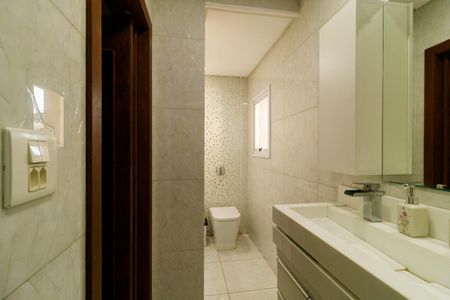 Casa à venda com 240m², 3 quartos e 5 vagasBanheiro da Suíte