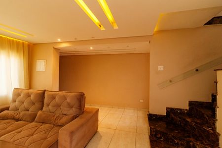 Casa à venda com 240m², 3 quartos e 5 vagasSala