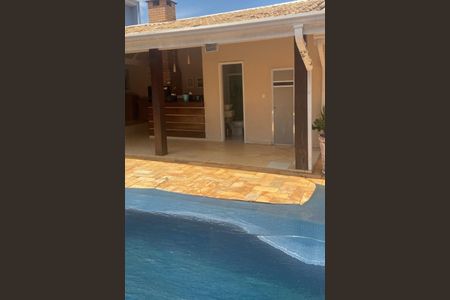 Casa à venda com 66m², 1 quarto e 4 vagas