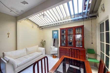 Casa à venda com 180m², 3 quartos e 3 vagas Casa à venda com 180m², 3 quartos e 3 vagasSala de Jantar