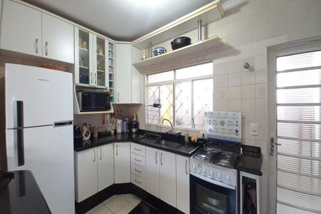 Casa à venda com 180m², 3 quartos e 3 vagas Casa à venda com 180m², 3 quartos e 3 vagasCozinha