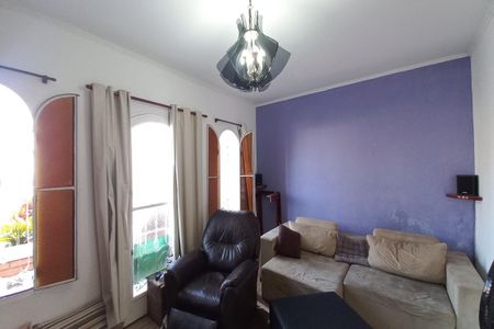 Casa à venda com 180m², 3 quartos e 3 vagas Casa à venda com 180m², 3 quartos e 3 vagasSala