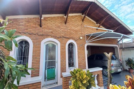 Casa à venda com 180m², 3 quartos e 3 vagas Casa à venda com 180m², 3 quartos e 3 vagasFachada do Prédio
