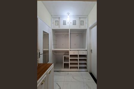 Apartamento para alugar com 127m², 3 quartos e 2 vagas Apartamento para alugar com 127m², 3 quartos e 2 vagasCloset da Suíte