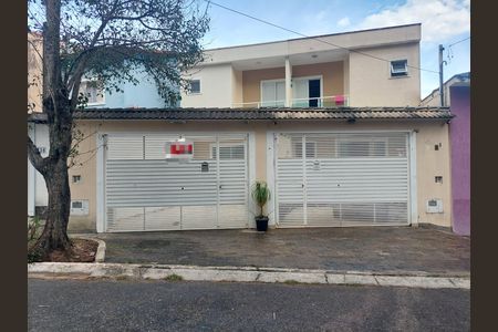 Casa à venda com 95m², 2 quartos e 2 vagas Casa à venda com 95m², 2 quartos e 2 vagasFachada