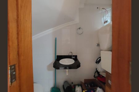 Casa à venda com 95m², 2 quartos e 2 vagas Casa à venda com 95m², 2 quartos e 2 vagasÁrea comum - Salão de festas - Banheiro