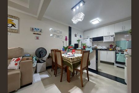 Casa à venda com 95m², 2 quartos e 2 vagas Casa à venda com 95m², 2 quartos e 2 vagasSala