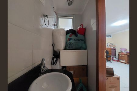 Casa à venda com 95m², 2 quartos e 2 vagas Casa à venda com 95m², 2 quartos e 2 vagasÁrea comum - Salão de festas - Banheiro