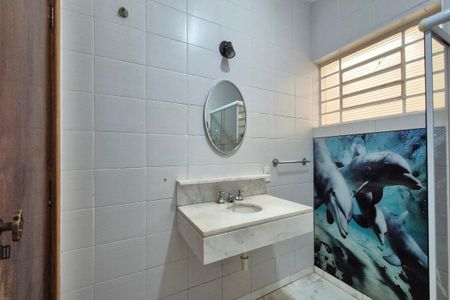 Casa à venda com 180m², 4 quartos e 2 vagas Casa à venda com 180m², 4 quartos e 2 vagasBanheiro