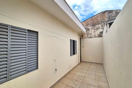 Casa à venda com 180m², 4 quartos e 2 vagas Casa à venda com 180m², 4 quartos e 2 vagasCorredor Fundos