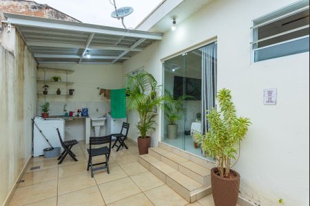 Casa à venda com 180m², 1 quarto e 2 vagasQuintal