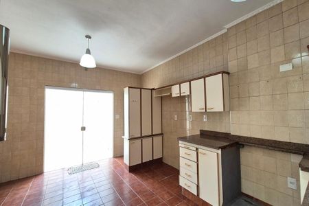 Casa à venda com 180m², 4 quartos e 2 vagas Casa à venda com 180m², 4 quartos e 2 vagasCozinha