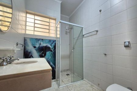 Casa à venda com 180m², 4 quartos e 2 vagas Casa à venda com 180m², 4 quartos e 2 vagasBanheiro