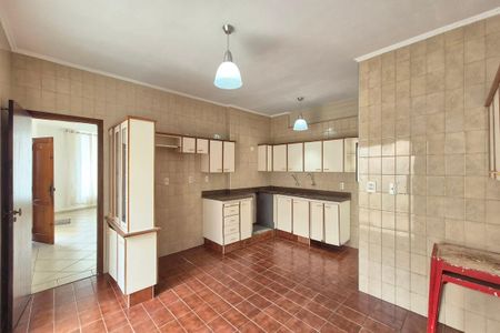 Casa à venda com 180m², 4 quartos e 2 vagas Casa à venda com 180m², 4 quartos e 2 vagasCozinha