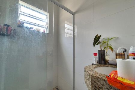 Casa à venda com 180m², 4 quartos e 2 vagas Casa à venda com 180m², 4 quartos e 2 vagasBanheiro casa 2