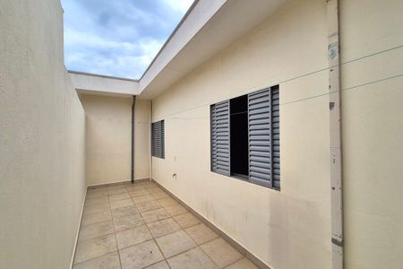Casa à venda com 180m², 4 quartos e 2 vagas Casa à venda com 180m², 4 quartos e 2 vagasCorredor Fundos
