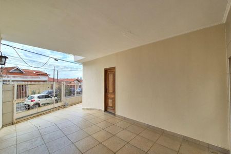 Casa à venda com 180m², 4 quartos e 2 vagas Casa à venda com 180m², 4 quartos e 2 vagasGaragem