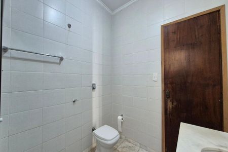 Casa à venda com 180m², 4 quartos e 2 vagas Casa à venda com 180m², 4 quartos e 2 vagasBanheiro