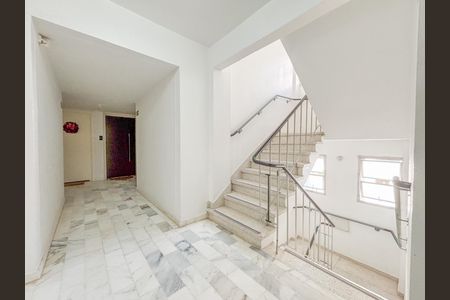 Apartamento à venda com 115m², 3 quartos e 1 vaga Apartamento à venda com 115m², 3 quartos e 1 vagaEscadas