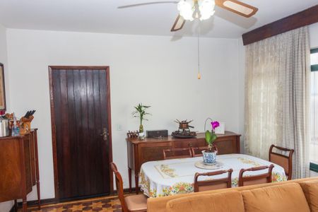 Casa para alugar com 336m², 3 quartos e 8 vagasSala