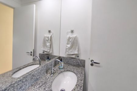 Apartamento à venda com 65m², 2 quartos e sem vaga Apartamento à venda com 65m², 2 quartos e sem vagaBanheiro Social
