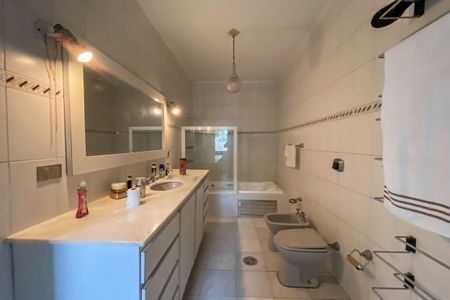 Casa à venda com 350m², 3 quartos e 4 vagasBanheiro da Suíte 2