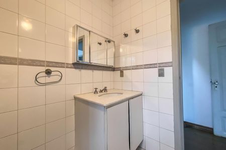 Casa à venda com 350m², 3 quartos e 4 vagasBanheiro da Suíte 1