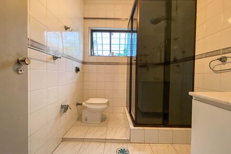 Casa à venda com 350m², 3 quartos e 4 vagasBanheiro da Suíte 1