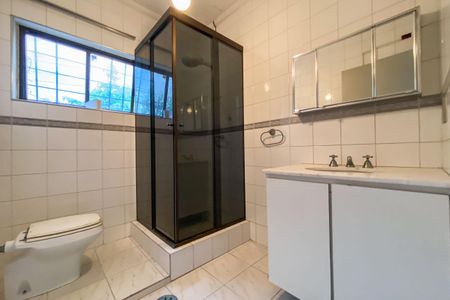 Casa à venda com 350m², 3 quartos e 4 vagasBanheiro da Suíte 1