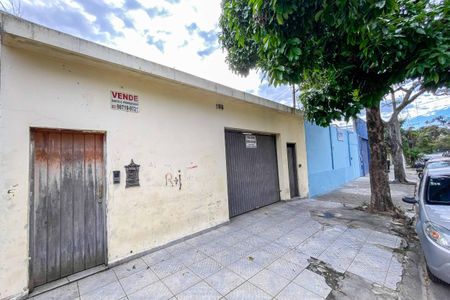 Casa à venda com 350m², 3 quartos e 4 vagasFachada