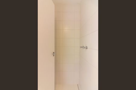 Apartamento à venda com 56m², 2 quartos e 1 vaga Apartamento à venda com 56m², 2 quartos e 1 vagaBanheiro da Suíte 2