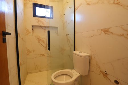 Casa à venda com 329m², 3 quartos e 6 vagasBanheiro da Suíte 2