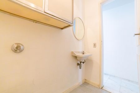 Apartamento à venda com 450m², 6 quartos e 2 vagas Apartamento à venda com 450m², 6 quartos e 2 vagasBanheiro de Serviço