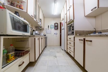 Apartamento à venda com 450m², 6 quartos e 2 vagas Apartamento à venda com 450m², 6 quartos e 2 vagasCozinha