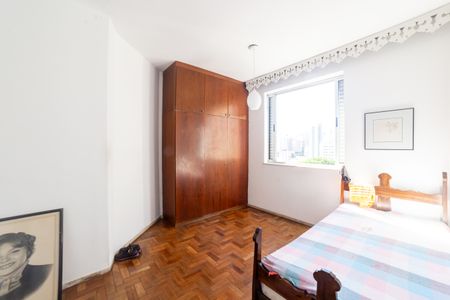Apartamento à venda com 450m², 6 quartos e 2 vagas Apartamento à venda com 450m², 6 quartos e 2 vagasQuarto de Serviço