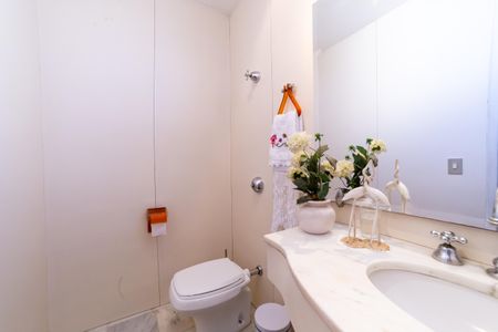 Apartamento à venda com 450m², 6 quartos e 2 vagas Apartamento à venda com 450m², 6 quartos e 2 vagasLavabo