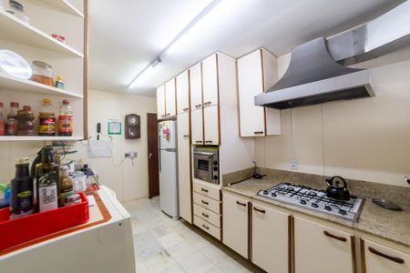 Apartamento à venda com 450m², 6 quartos e 2 vagas Apartamento à venda com 450m², 6 quartos e 2 vagasCozinha
