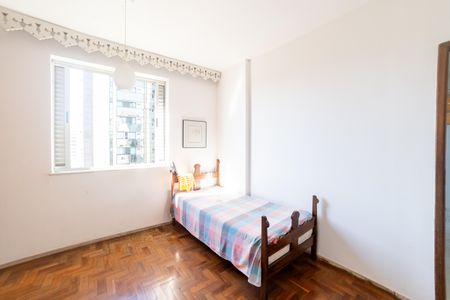 Apartamento à venda com 450m², 6 quartos e 2 vagas Apartamento à venda com 450m², 6 quartos e 2 vagasQuarto de Serviço