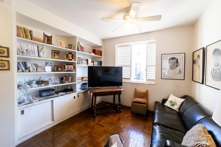 Apartamento à venda com 450m², 6 quartos e 2 vagas Apartamento à venda com 450m², 6 quartos e 2 vagasSala de TV