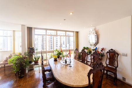 Apartamento à venda com 450m², 6 quartos e 2 vagas Apartamento à venda com 450m², 6 quartos e 2 vagasSala de Jantar