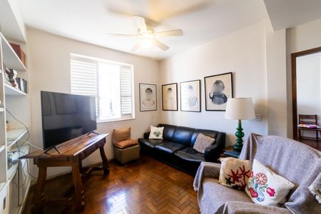 Apartamento à venda com 450m², 6 quartos e 2 vagas Apartamento à venda com 450m², 6 quartos e 2 vagasSala de TV