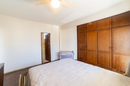 Apartamento à venda com 450m², 6 quartos e 2 vagas Apartamento à venda com 450m², 6 quartos e 2 vagasSuíte 2