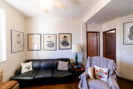 Apartamento à venda com 450m², 6 quartos e 2 vagas Apartamento à venda com 450m², 6 quartos e 2 vagasSala de TV