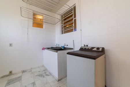 Apartamento à venda com 450m², 6 quartos e 2 vagas Apartamento à venda com 450m², 6 quartos e 2 vagasÁrea de Serviço 2