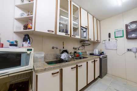 Apartamento à venda com 450m², 6 quartos e 2 vagas Apartamento à venda com 450m², 6 quartos e 2 vagasCozinha