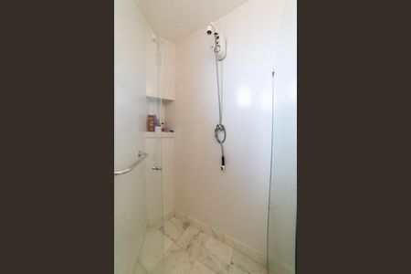 Apartamento à venda com 450m², 6 quartos e 2 vagas Apartamento à venda com 450m², 6 quartos e 2 vagasBanheiro da Suíte 1