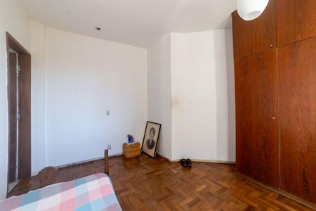 Apartamento à venda com 450m², 6 quartos e 2 vagas Apartamento à venda com 450m², 6 quartos e 2 vagasQuarto de Serviço