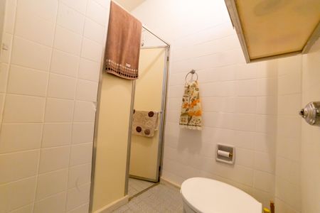 Apartamento à venda com 450m², 6 quartos e 2 vagas Apartamento à venda com 450m², 6 quartos e 2 vagasBanheiro de Serviço