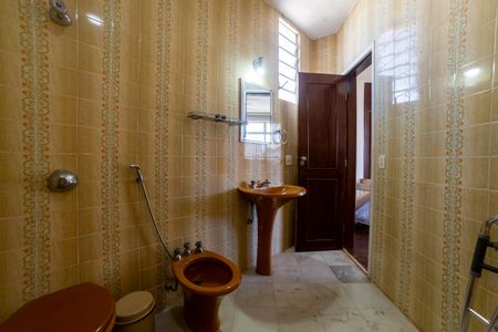 Apartamento à venda com 450m², 6 quartos e 2 vagas Apartamento à venda com 450m², 6 quartos e 2 vagasBanheiro da Suíte 2