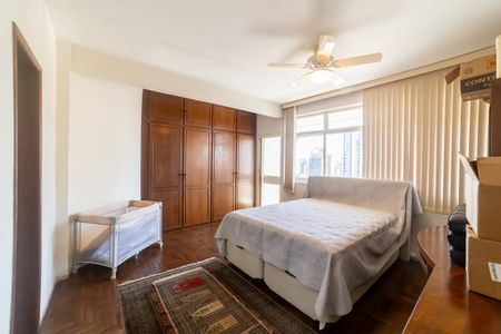 Apartamento à venda com 450m², 6 quartos e 2 vagas Apartamento à venda com 450m², 6 quartos e 2 vagasSuíte 2